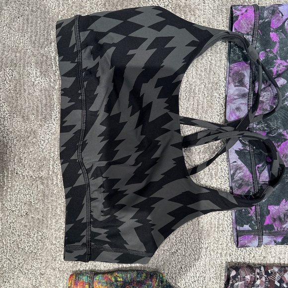 1 Lululemon energy bra - Picture 3 of 6